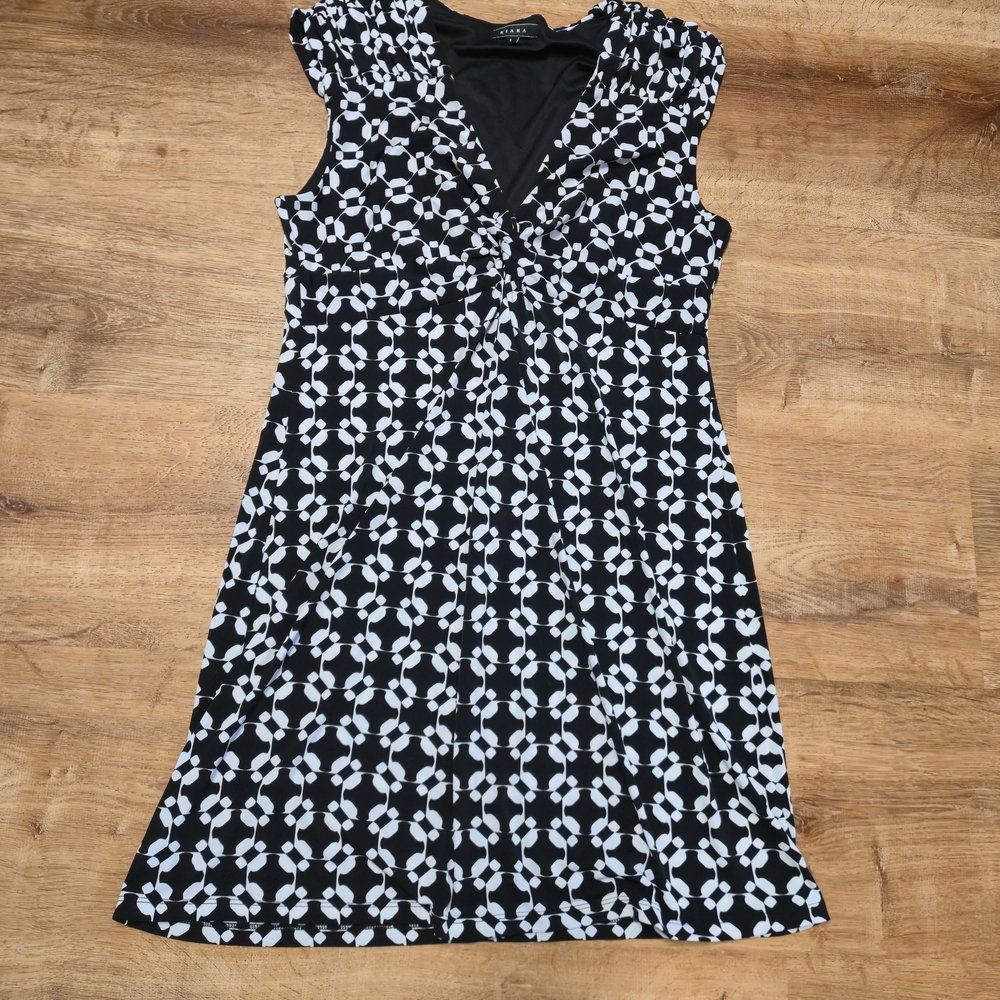 Kiara Black and White Patterned Mini Dress Size Large